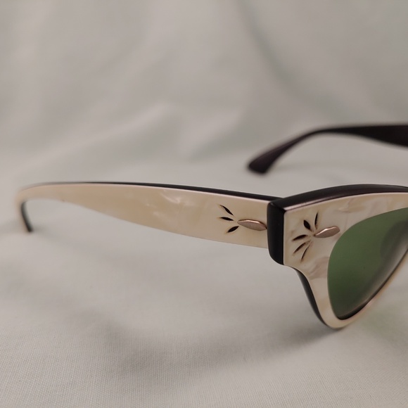 True Vintage RAY-BAN B&L Cats Eye Sunglasses +Case - Picture 4 of 8